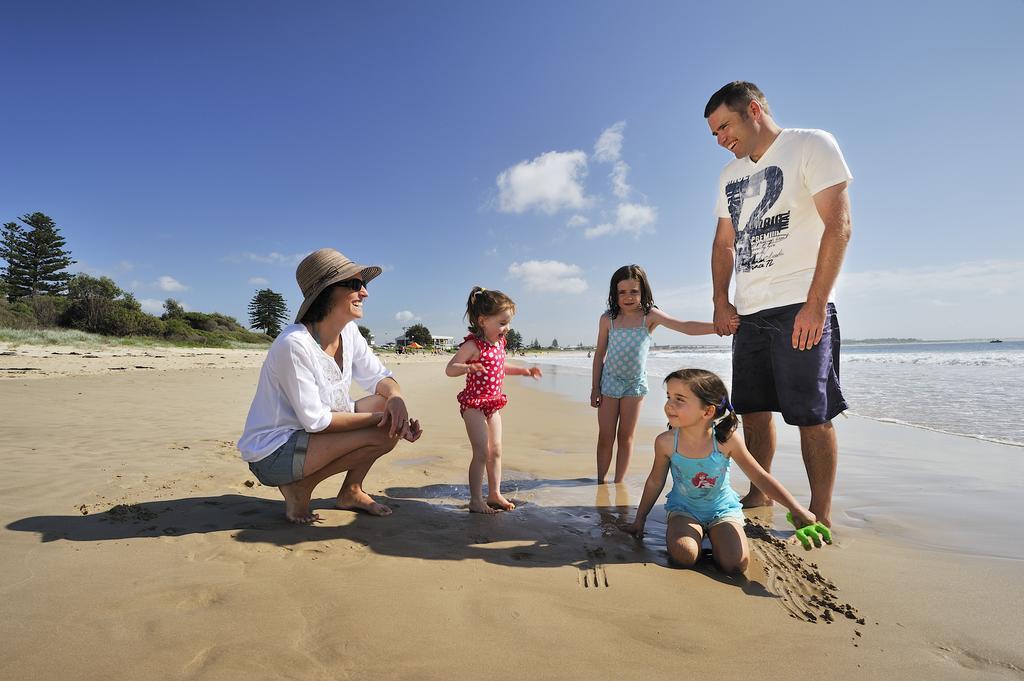 Готель Nrma Stockton Beach Holiday Park Екстер'єр фото