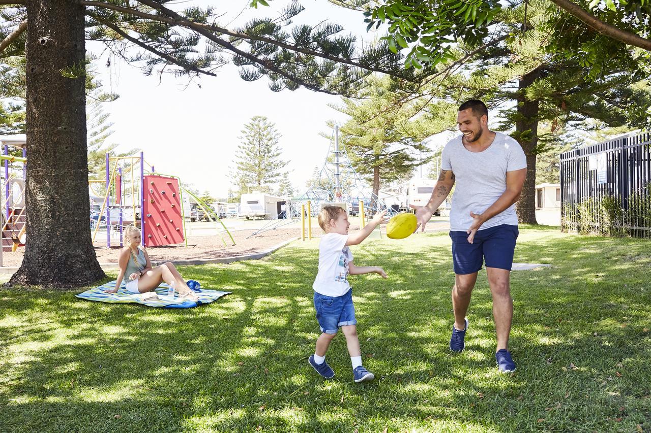 Готель Nrma Stockton Beach Holiday Park Екстер'єр фото